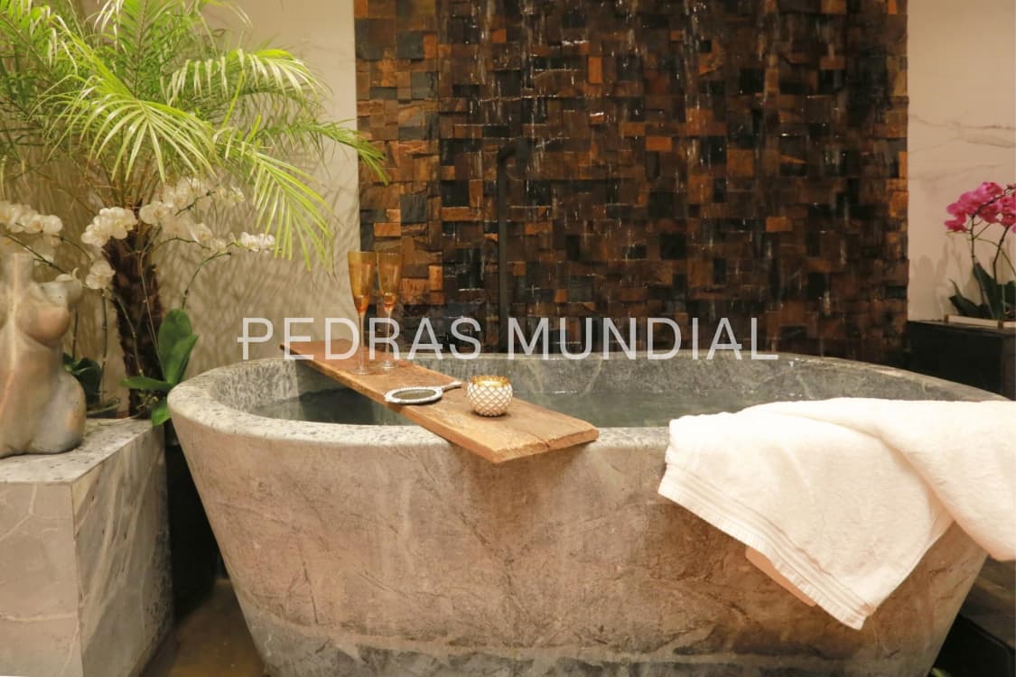 BANHEIRA DE PEDRA 3 Banheira de luxo em pedra sabão com bordas arredondadas