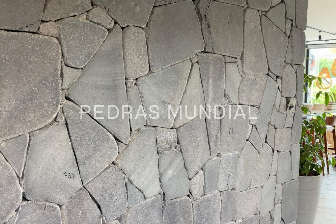 VULCANO 5 Detalhe da textura natural da pedra Vulcano