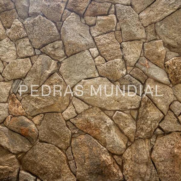 Granito rústico aplicado como pedra para parede