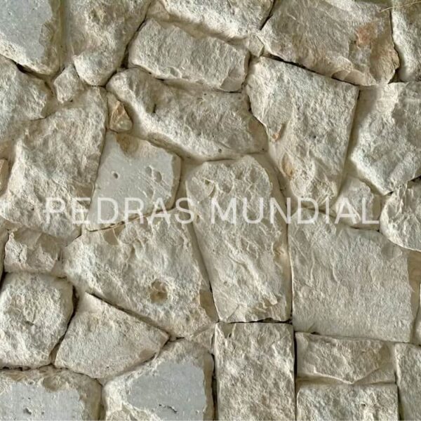 Parede interna com revestimento para parede em moledo de travertino