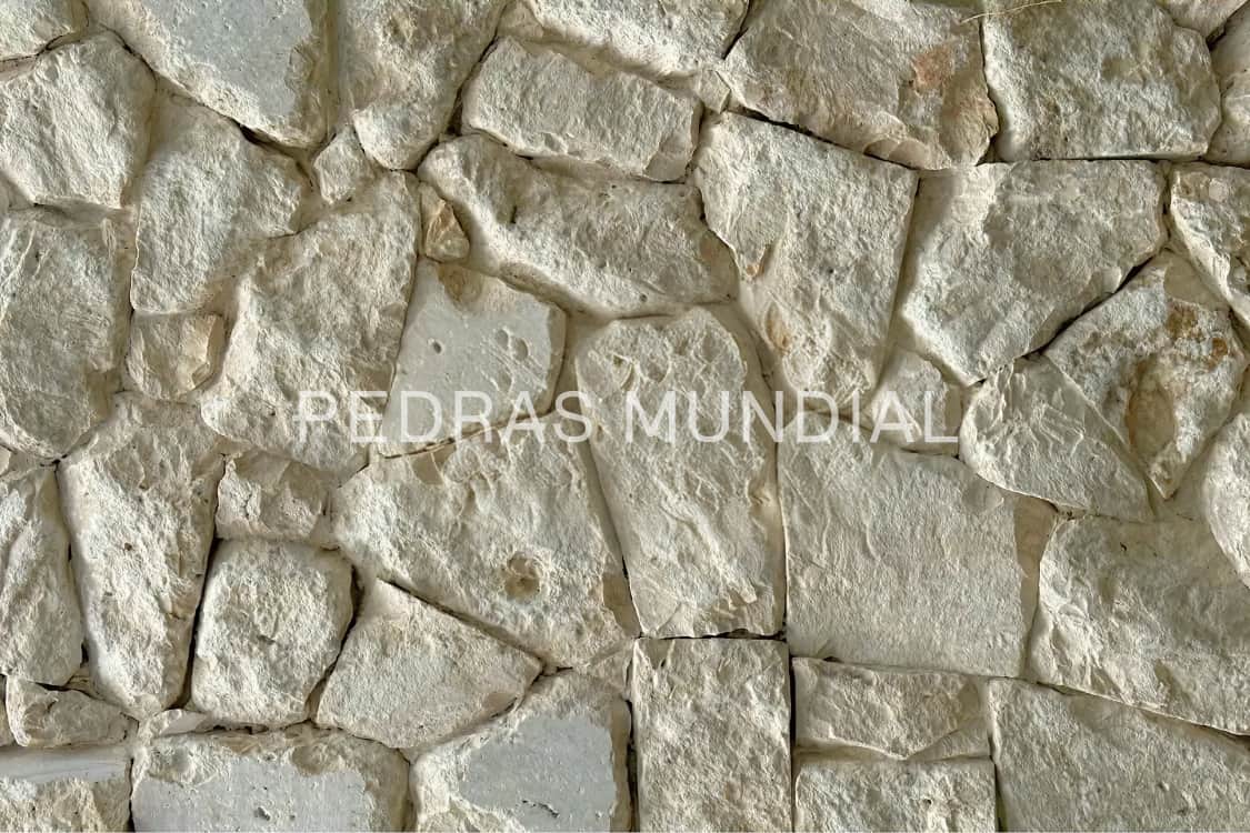 MOLEDO DE TRAVERTINO CREMA ANTICATO 1 Parede interna com revestimento para parede em moledo de travertino