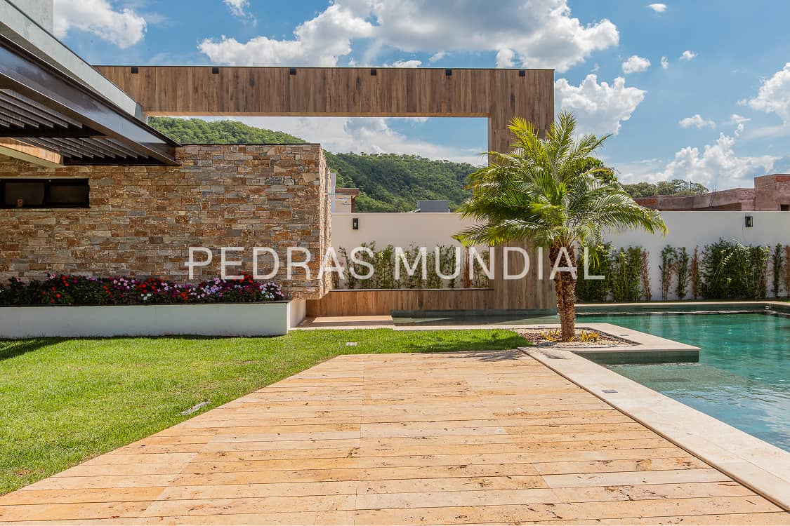 ESPANHA 2 Fachada externa com parede de pedra em Pedra Espanha