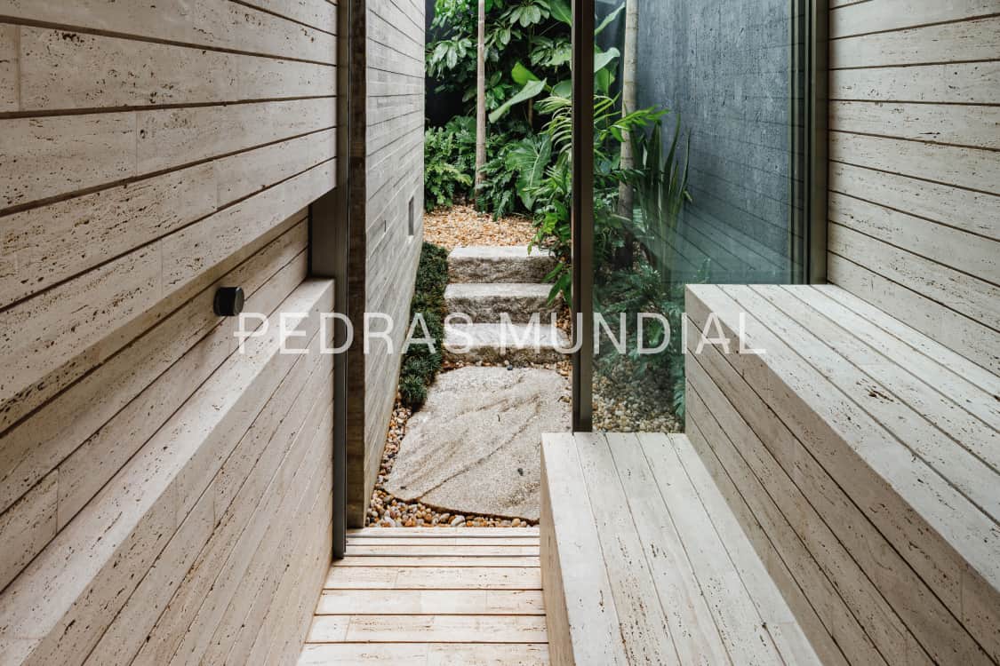 TRAVERTINO ROMANO 9 Parede decorativa interna com revestimento de mármore Travertino Romano