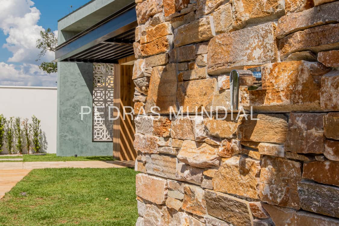 ESPANHA 5 Detalhe das placas pré-montadas do revestimento pedra Espanha