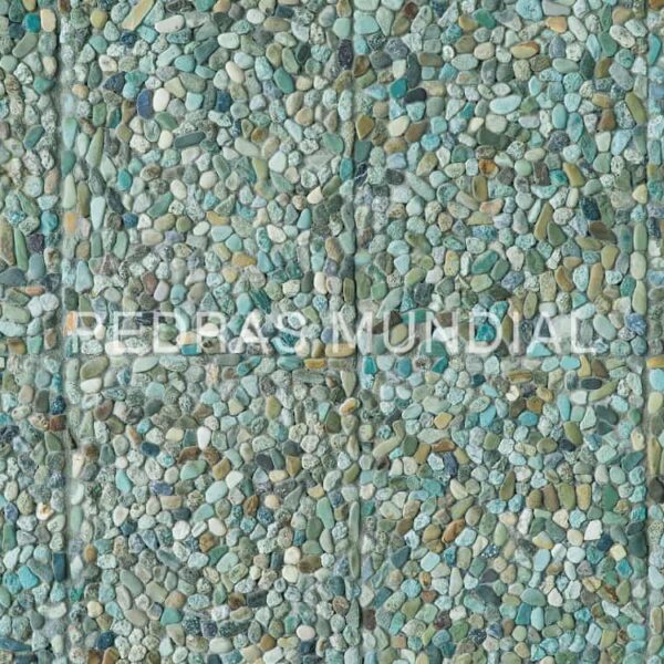 Detalhe do seixo solto em revestimento de pedra para jardim