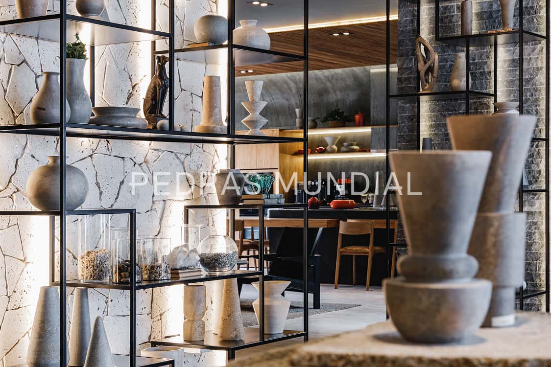 TRAVERTINO ANATÓLIA ORGÂNICO TUMBLED 3 Detalhe da textura do travertino orgânico como revestimento de pedra