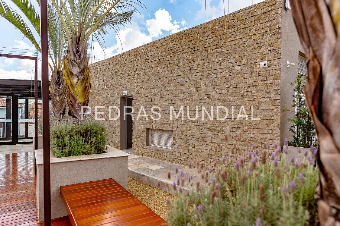 ESPANHA 6 Pedra Espanha aplicada como revestimento de parede