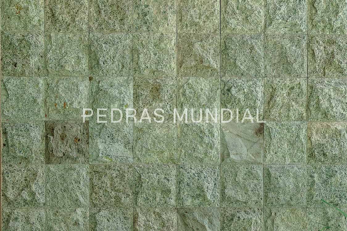 HIJAU RÚSTICA 4 Detalhe da textura da pedra tipo hijau rústica para revestimento