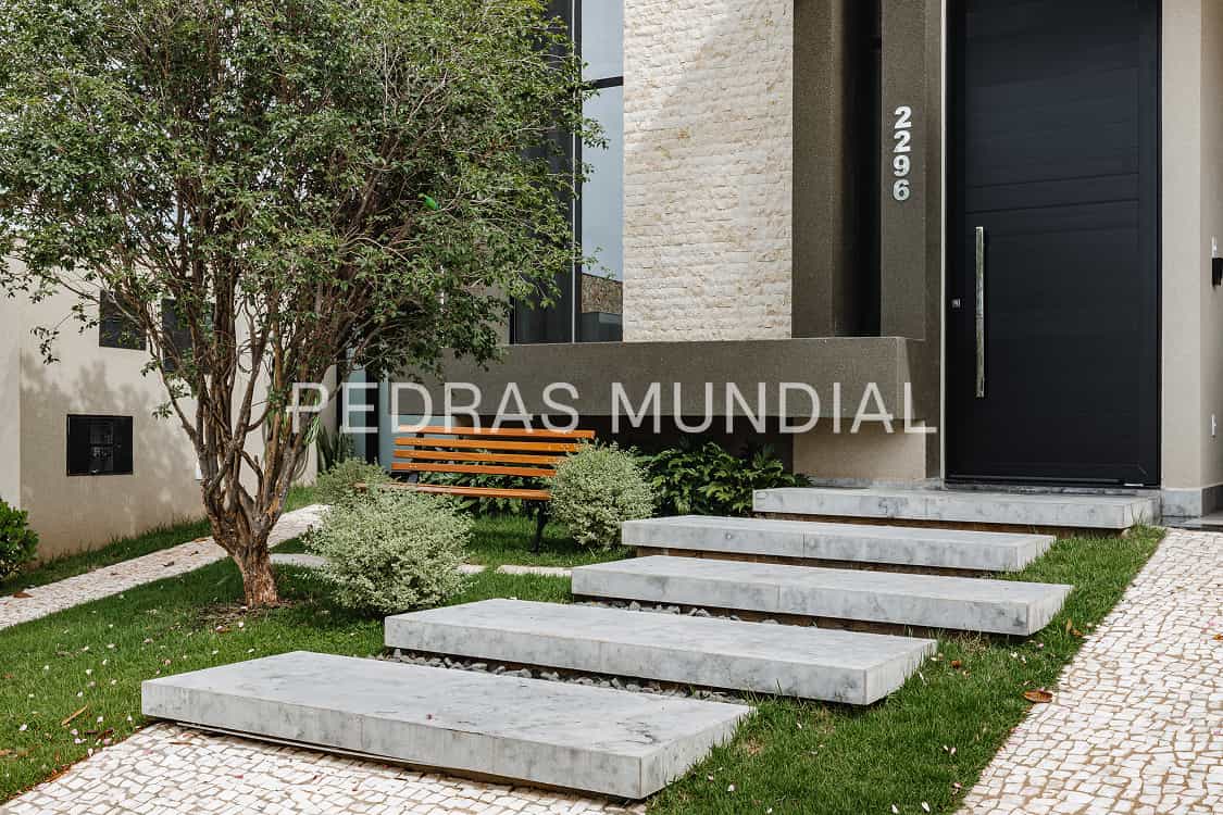 TRAVERTINO CINZA ARENADO 5 Ambiente externo sofisticado com mármore Travertino Arenado
