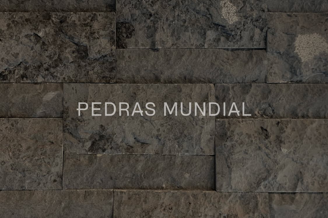 TIJOLO TRAVERTINO RÚSTICO GRAFITE 1 Travertino rústico grafite aplicado em revestimento para fachada